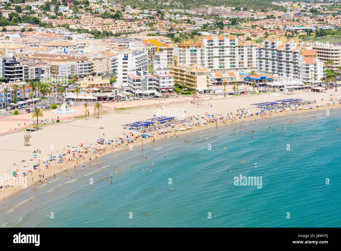 Playa Norte und Strand Seite Hotels entlang der Uferpromenade von Peniscola, Spanien Stockfoto