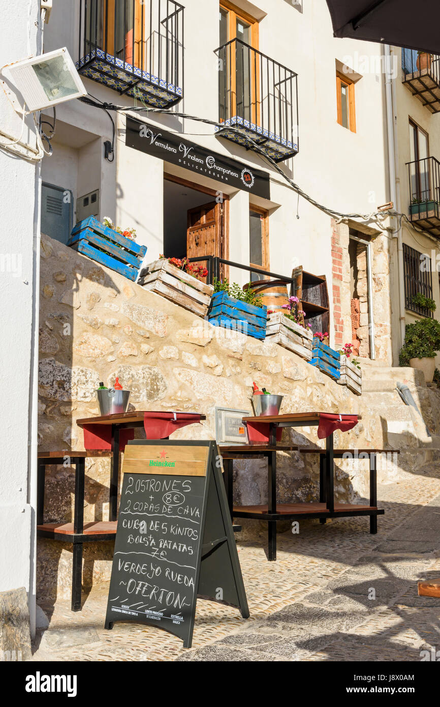 Bar und Shop in die schöne Altstadt von Peniscola, Spanien Stockfoto