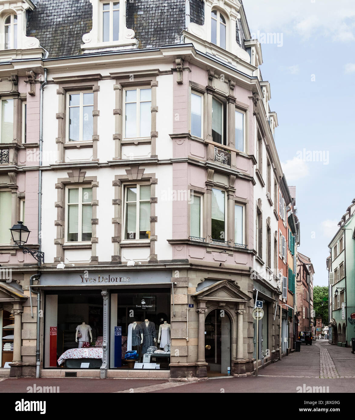 Eingang und Fenster anzuzeigen, Yves Delorme, Luxus Paris Bettwäsche und Nachtwäsche Retailler, Colmar, Frankreich. Stockfoto