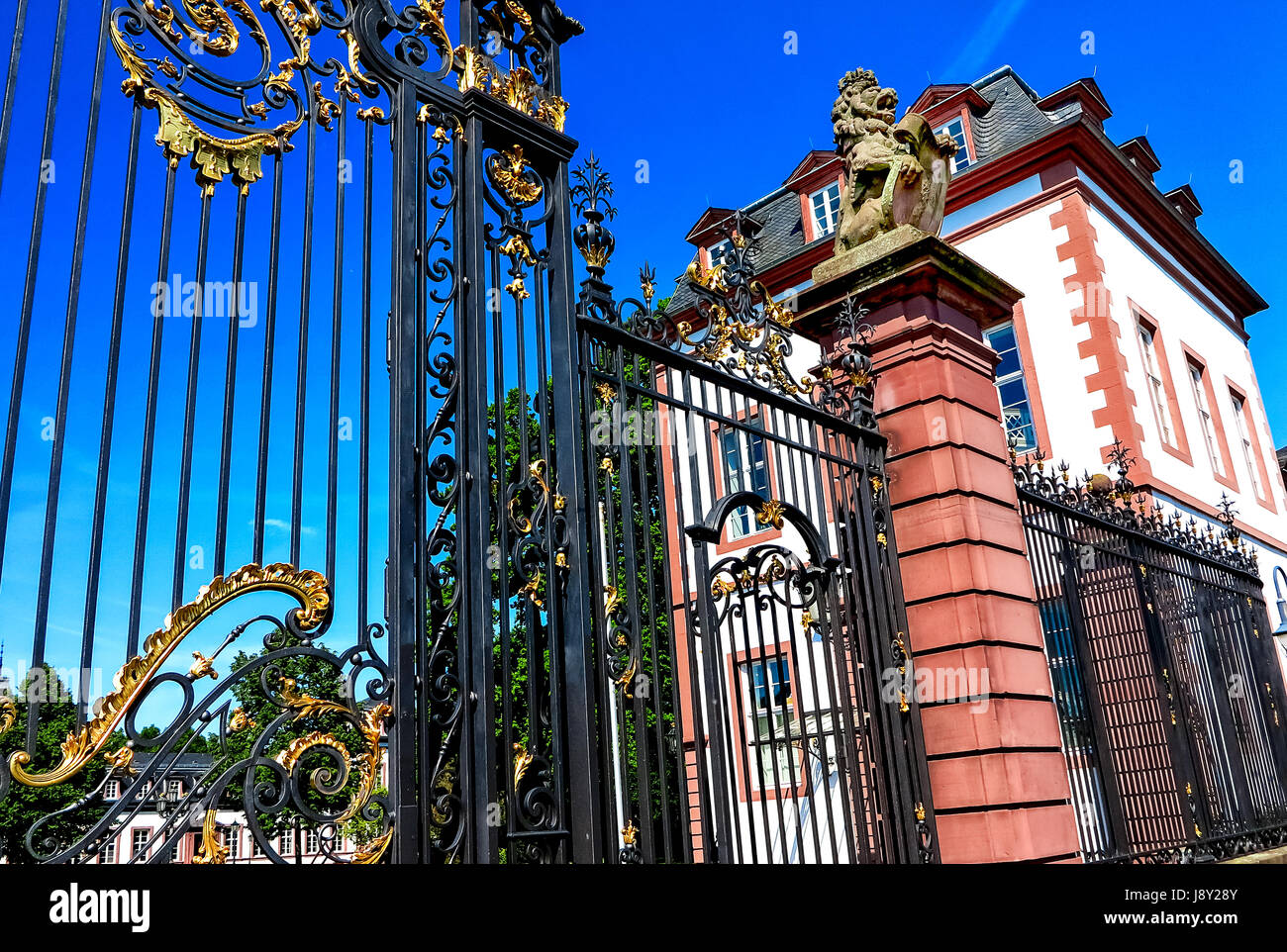 Prächtige Barockschloss Phillipsruhe nach französischen Vorbildern an den Ufern des Flusses Main in Hanau bei Frankfurt Am Main, Deutschland Stockfoto