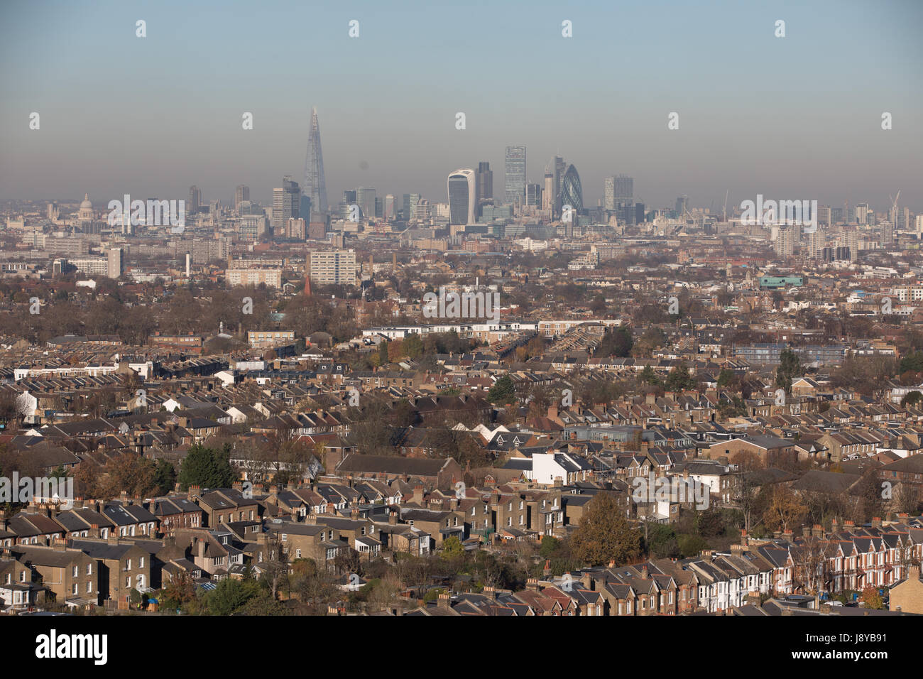 London-Blick nach Norden mit City of London im Hintergrund.  Smog Umweltverschmutzung Festtag Stockfoto