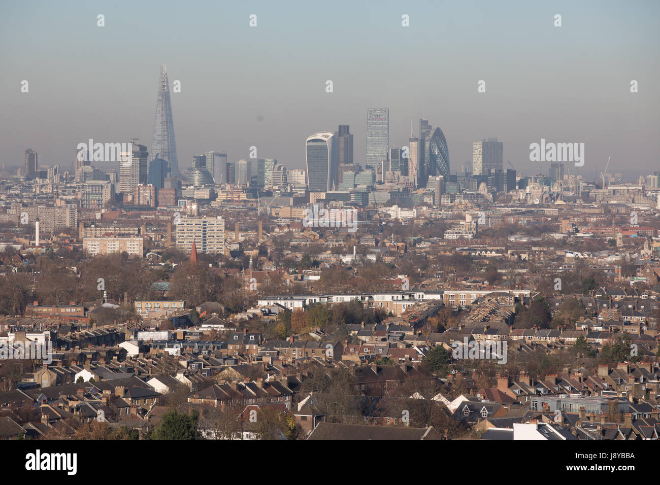 London-Blick nach Norden mit City of London im Hintergrund.  Smog Umweltverschmutzung Festtag Stockfoto