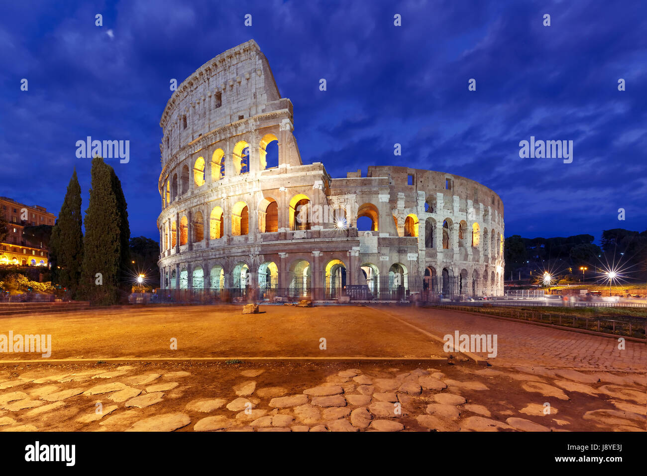 Kolosseum oder Kolosseum bei Nacht, Rom, Italien. Stockfoto