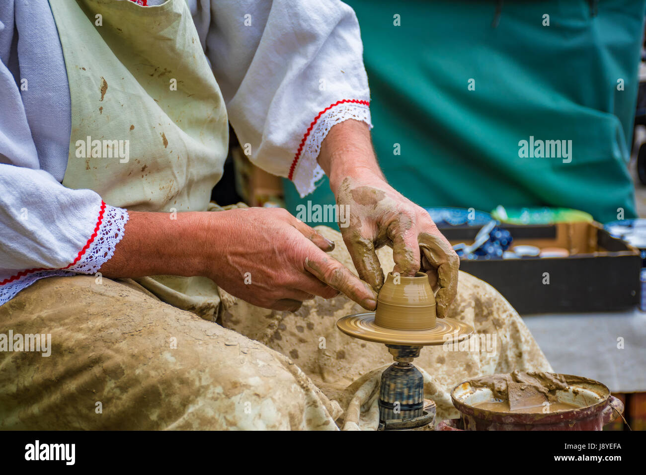 Töpferei auf einer Töpferscheibe Stockfoto