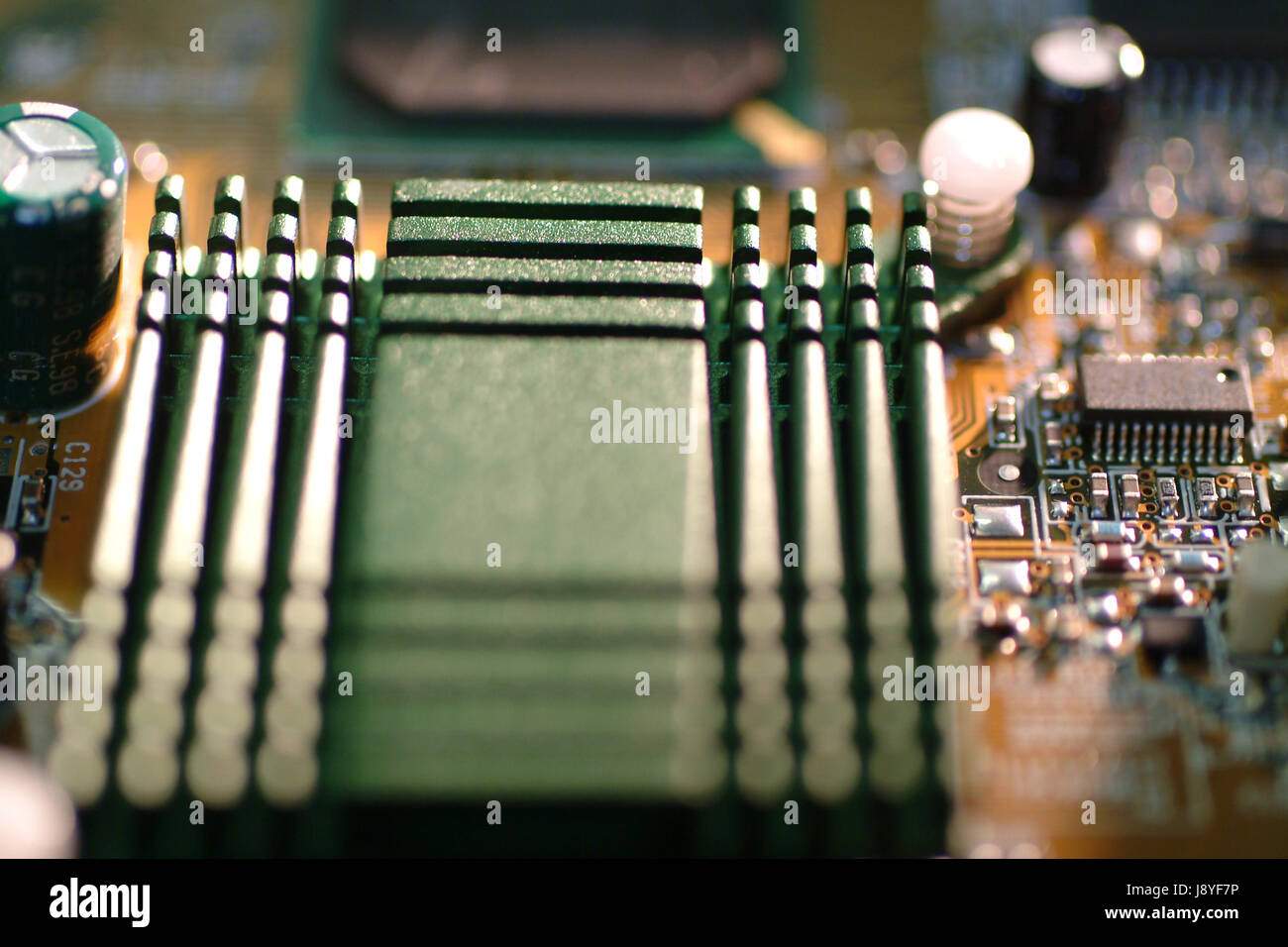 Nahaufnahme von der Leiterbahn von einem Desktop-Computer-Motherboard detail cpu Stockfoto