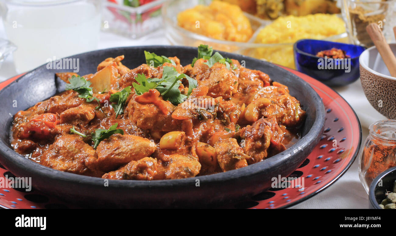 Nahaufnahme von einem leckeren Chicken Tikka Masala mit indischen Gewürzen Stockfoto