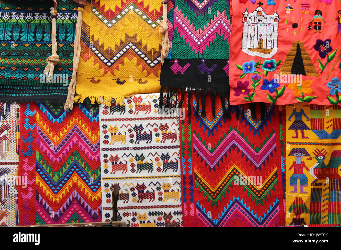 Textilien, die typisch für Guatemala, Guatemala Handwerker des täglichen Gebrauchs in der Maya-Gemeinschaft in Handarbeit Stockfoto