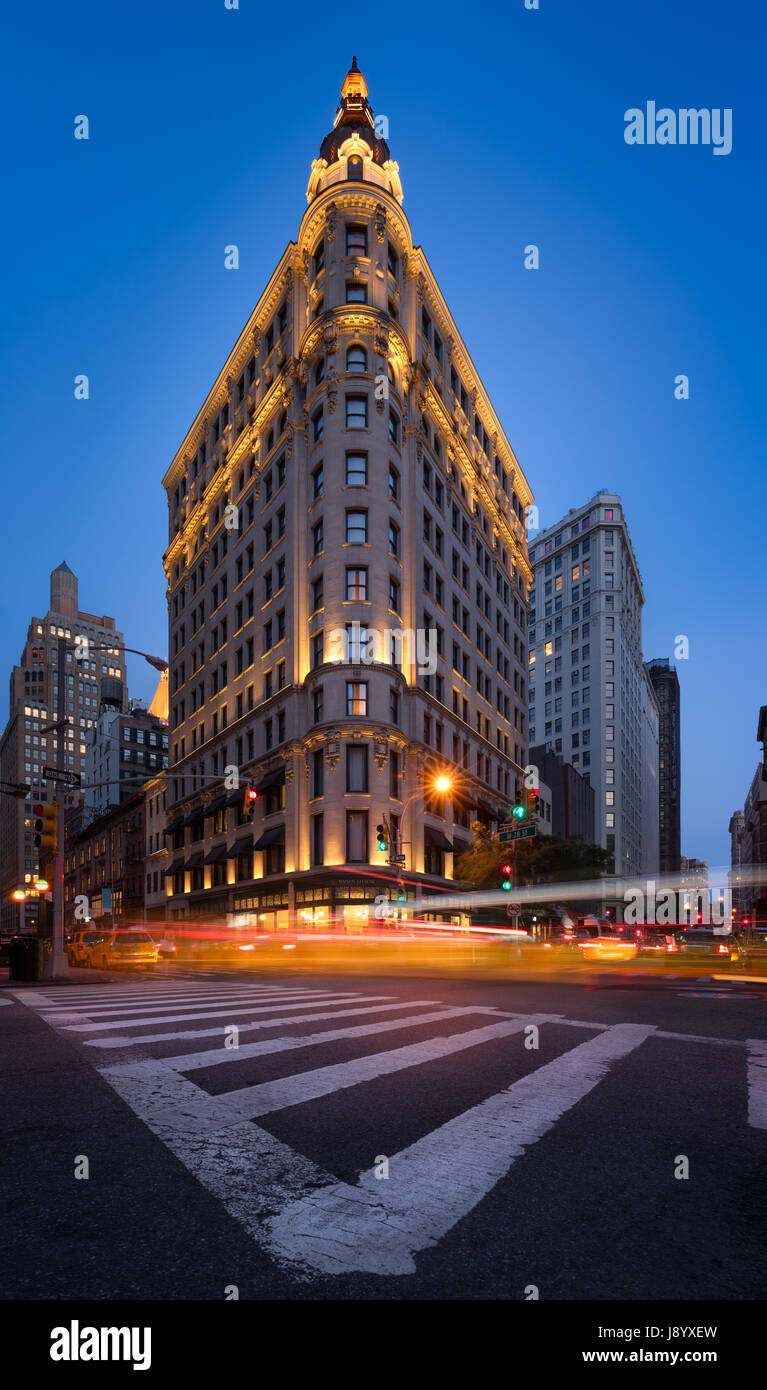 Der Nomade Hotel in der Dämmerung am Broadway im Flatiron District. Midtown Manhattan, New York City Stockfoto