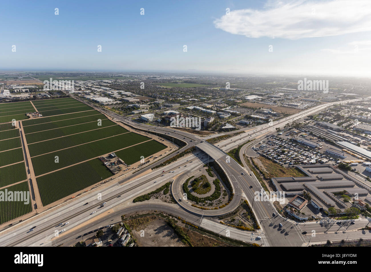 Luftaufnahme von Ventura 101 Freeway bei Reis Ave in Oxnard, Kalifornien. Stockfoto