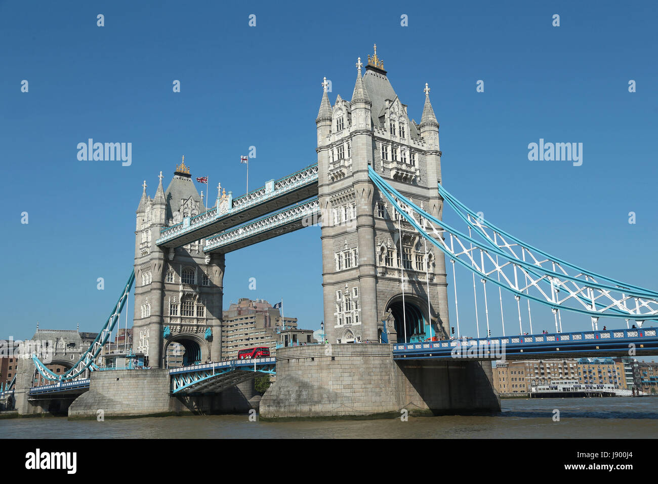 Die berühmte Tower Bridge in London, eines der berühmtesten Gebäude in der Welt, die vor über 120 Jahren gebaut wurde. Stockfoto