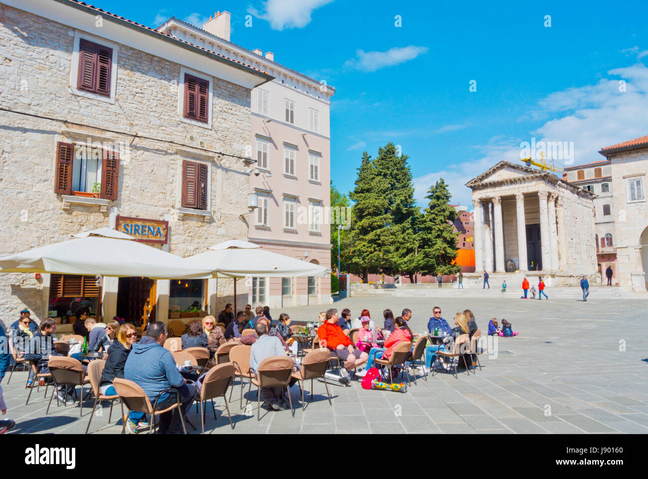 Cafe Sirena, Forum, alte Stadt, Pula, Istrien, Kroatien Stockfoto