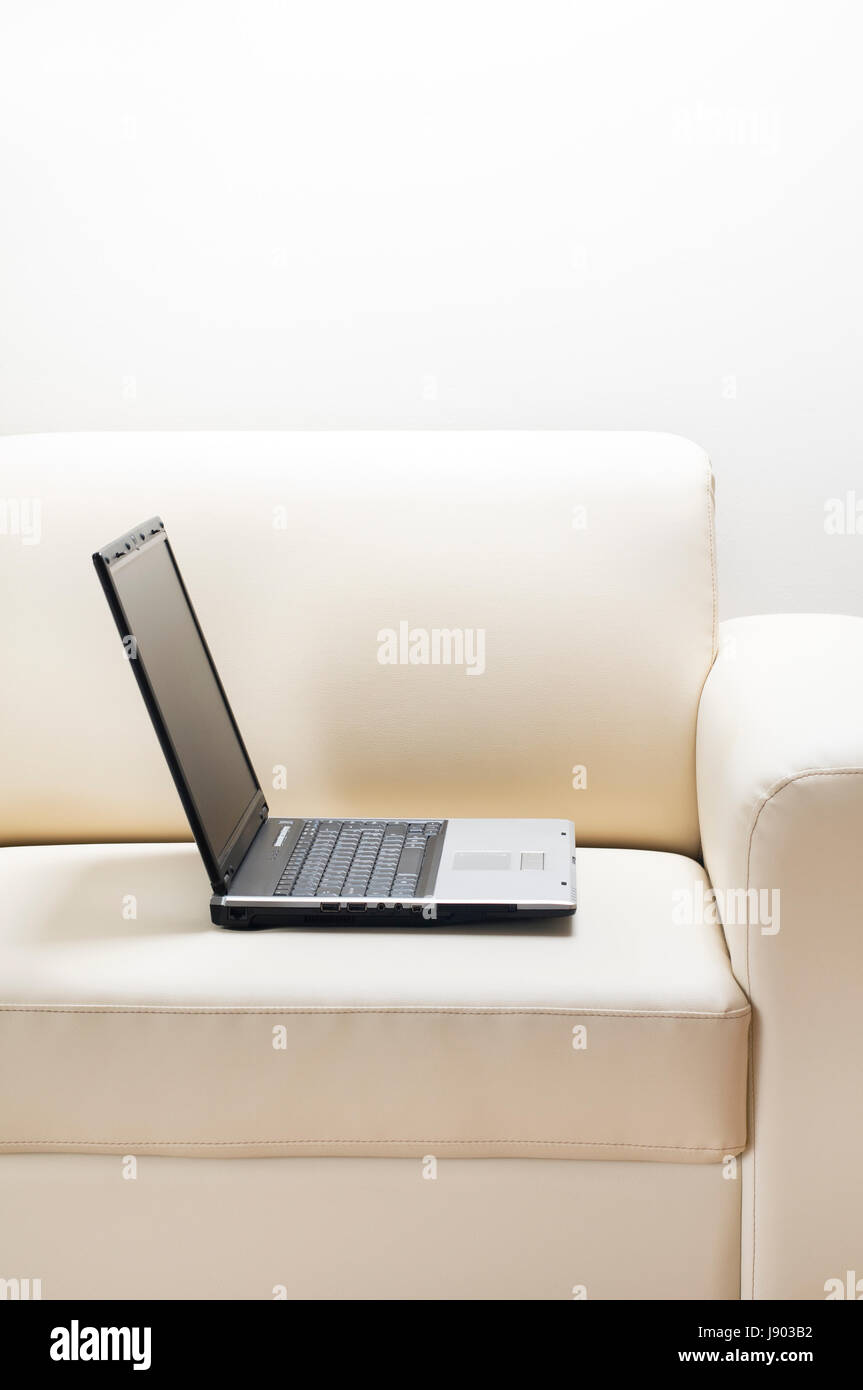 Laptop, Notebook, Computer, Computer, isoliert, Sofa, retro, Wohnzimmer, Stockfoto