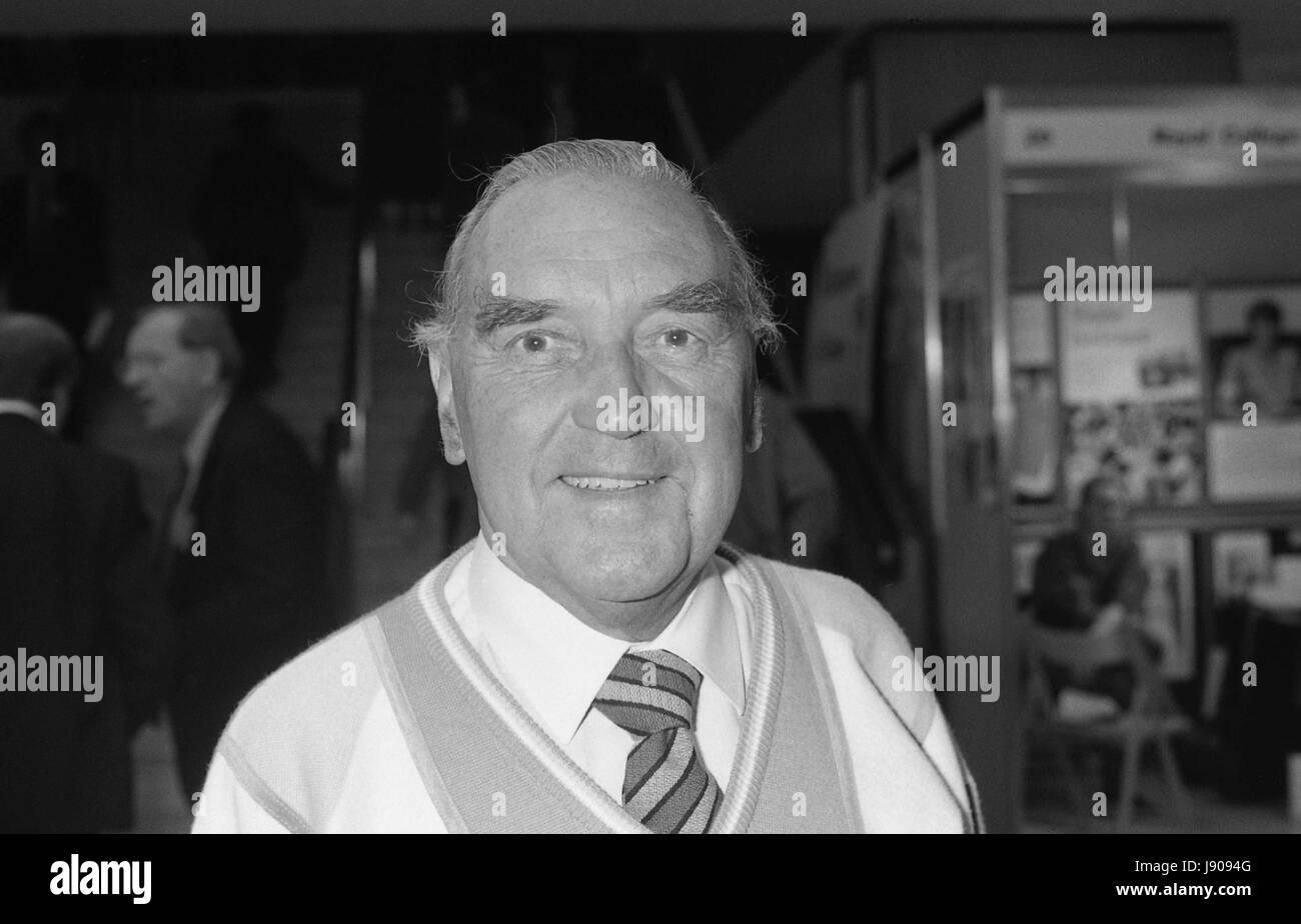 Herr Roy Mason, ehemaliger Staatssekretär für Nordirland und Labour Party Parlamentsmitglied für zentrale Barnsley, besucht am Parteitag in Brighton, England am 1. Oktober 1991. Stockfoto