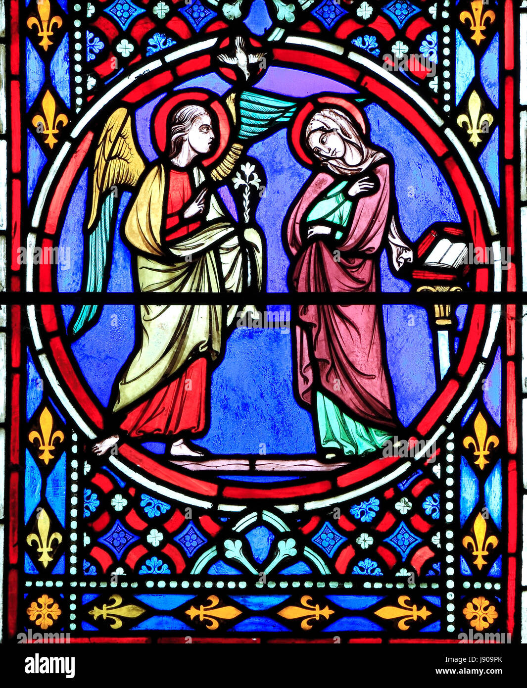 Nativity Fenster, Glasmalereien von Oudinot von Paris, 1861, Feltwell Kirche, Norfolk, Verkündigung durch den Erzengel Gabriel an Maria Stockfoto