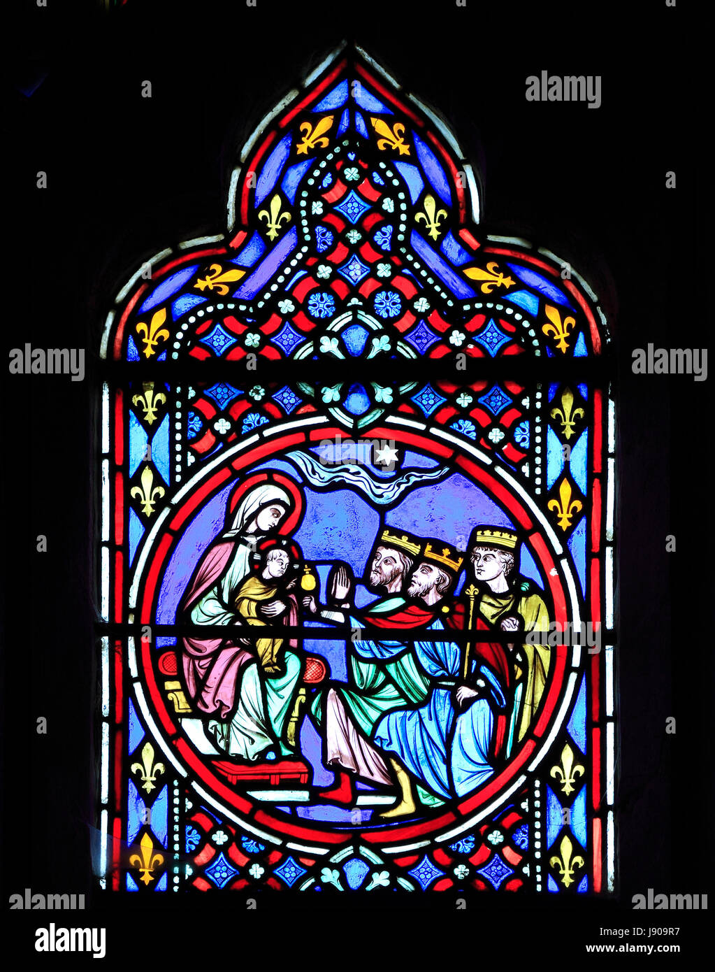 Nativity Fenster, Glasmalereien von Oudinot von Paris, 1861, Feltwell Kirche, Norfolk, Epiphanie, Besuch der Heiligen drei Könige, 3 Könige, mit Jesuskind und Maria Stockfoto