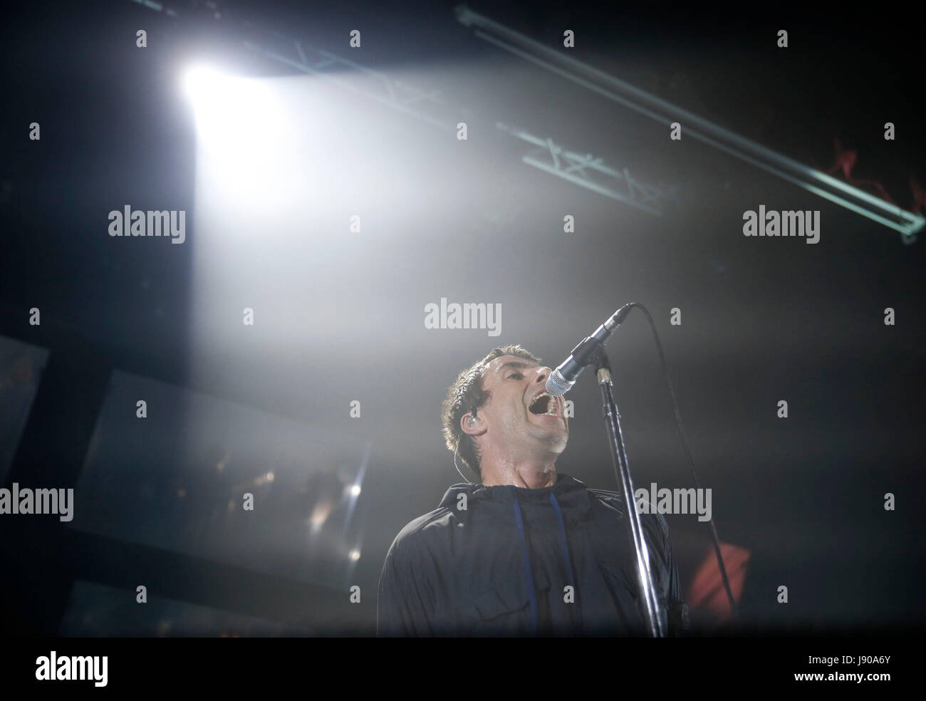 Liam Gallagher spielt ein Konzert in Manchesters O2 Ritz, in Gedenken an die Opfer des Terrors der letzten Woche greifen die 22 Menschen getötet und verletzt eine weitere 64. Stockfoto