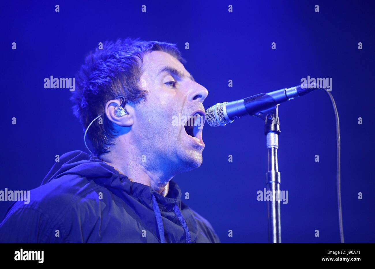 Liam Gallagher spielt ein Konzert in Manchesters O2 Ritz, in Gedenken an die Opfer des Terrors der letzten Woche greifen die 22 Menschen getötet und verletzt eine weitere 64. Stockfoto