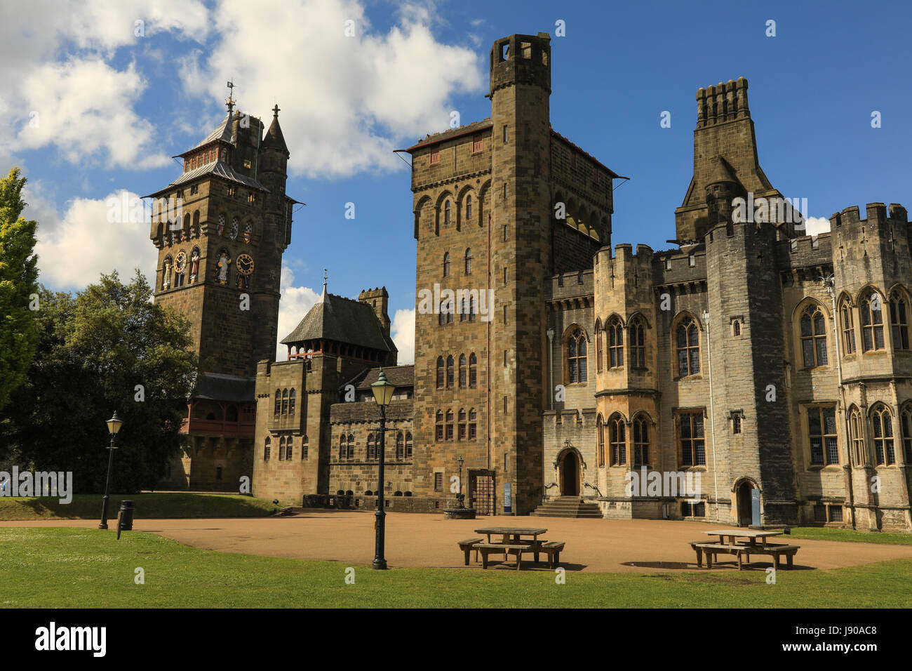 Das Schloss von Cardiff, interne Grundstück und Garten, die Innenstadt von Cardiff, Wales, UK. Stockfoto