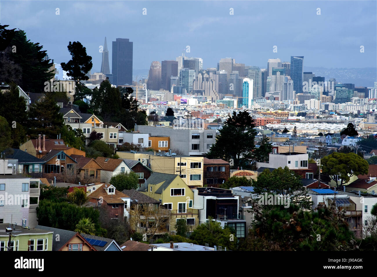 Panorama von San Francisco nach Norden aus einem Wohngebiet in die Innenstadt einschließlich der Trans-Amerika-Pyramide Gebäude in Kalifornien, USA Stockfoto