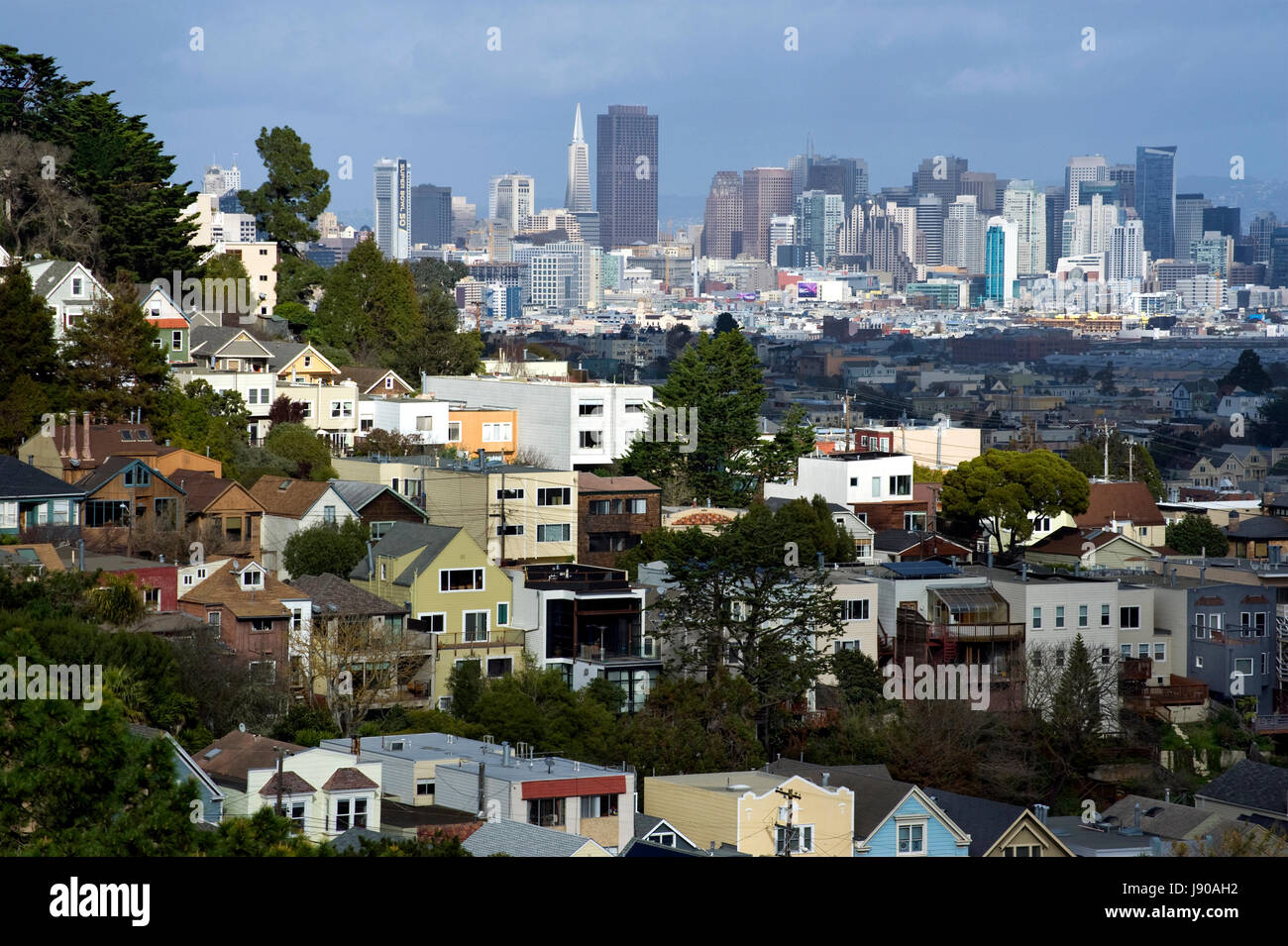Panorama von San Francisco nach Norden aus einem Wohngebiet in die Innenstadt einschließlich der Trans-Amerika-Pyramide Gebäude in Kalifornien, USA Stockfoto
