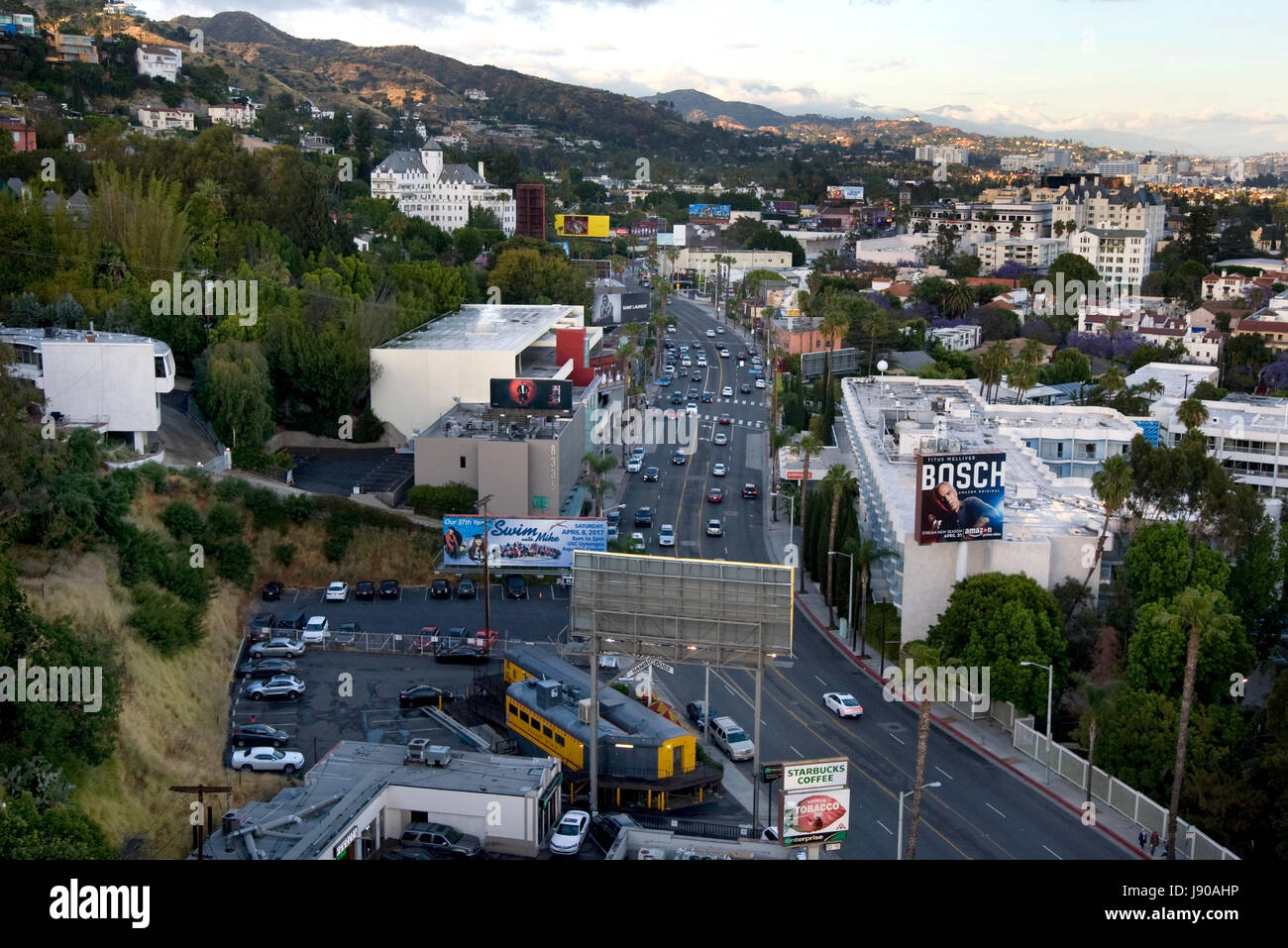 Luftaufnahme über den Sunset Strip im Stadtteil West Hollywood in Los Angeles, CA, USA Stockfoto