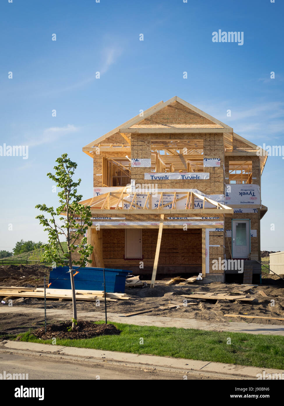 Ein zweistöckiges Wohnhaus im Bau im Stadtteil Edmonton von Beaumont, Alberta, Kanada. Stockfoto