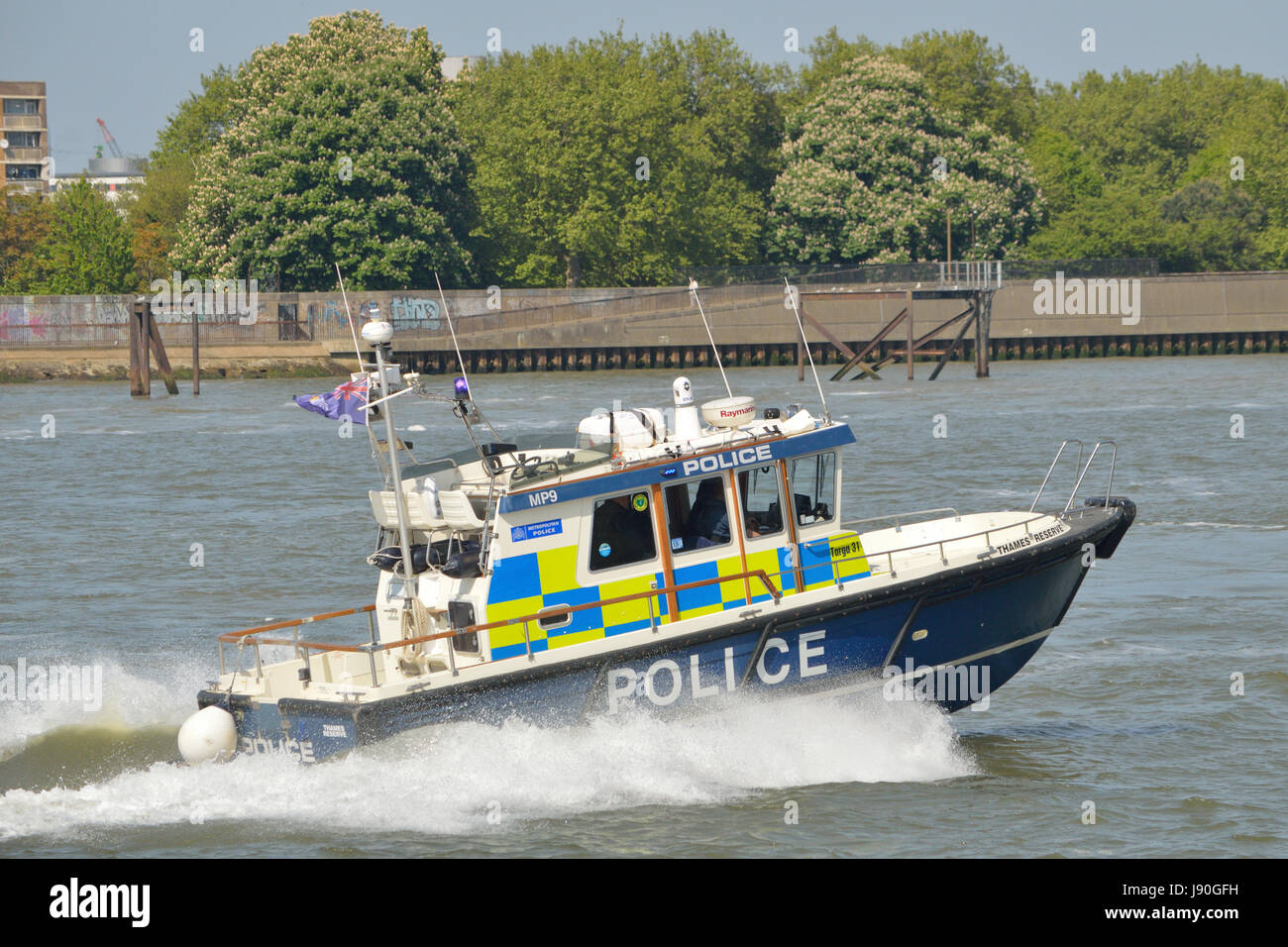 Police speed boat on river -Fotos und -Bildmaterial in hoher Auflösung ...