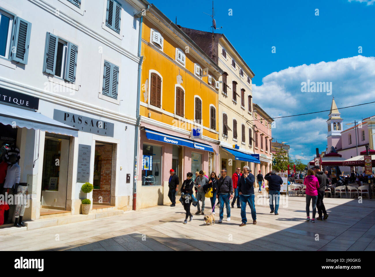 Ulica Decumanus, Dekumana, Fußgängerzone am Trg Slobode, Altstadt, Porec, Istrien, Kroatien Stockfoto