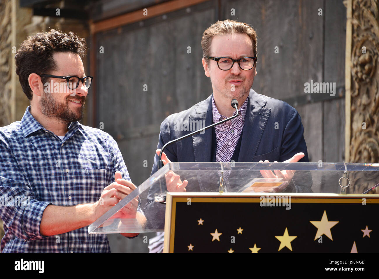 Los Angeles, USA. 30. Mai 2017. J.j. Abrams, Matt Reeves bei Keri Russell Star Keri Russell, die mit einem Stern auf dem Hollywood Walk of Fame in Los Angeles geehrt. 30. Mai 2017. Bildnachweis: Longifilis/USA/Alamy Live-Nachrichten Stockfoto