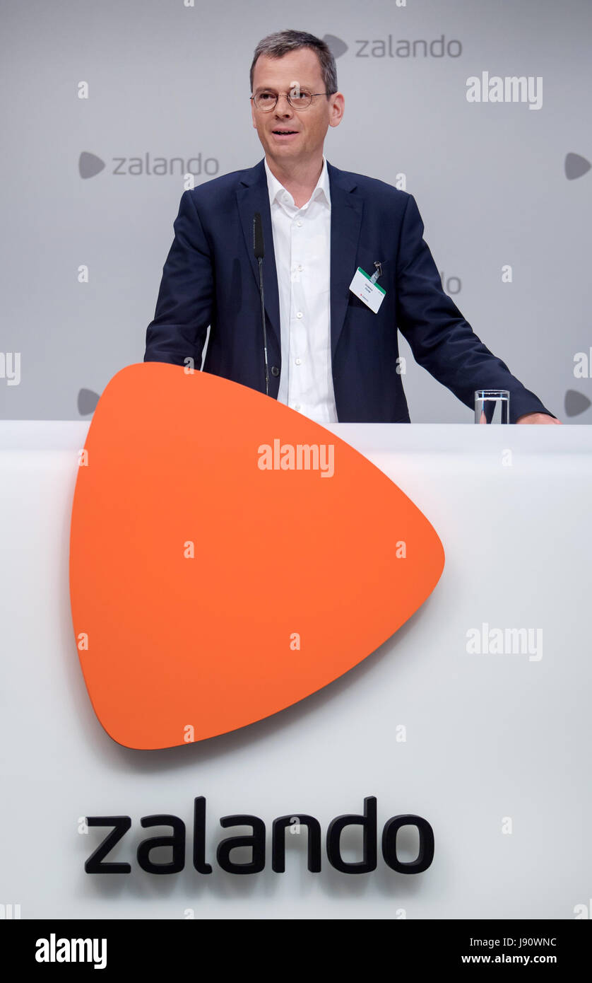 Dominik Asam, Finanzvorstand von Infineon, präsentiert sich als neue Kandidaten für den Zalando-Aufsichtsrat in der Generalversammlung der Zalando SE in Berlin, Deutschland, 31. Mai 2017. Foto: Bernd von Jutrczenka/dpa Stockfoto