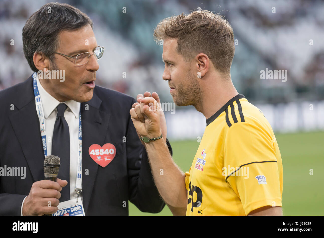 Partita del cuore, enrico ruggeri rompe il silenzio: Partita Del Cuore 2017 . Turin Italien 30 Mai 2017 Fussball Benefizspiel La Partita Del Cuore 2017 Sanger National Football Team Vs Meister Der Forschung Fussball Nationalmannschaft Sebastian Vettel Meister Von Den Forschung Fussball Team Player Interwied Von Fabrizio