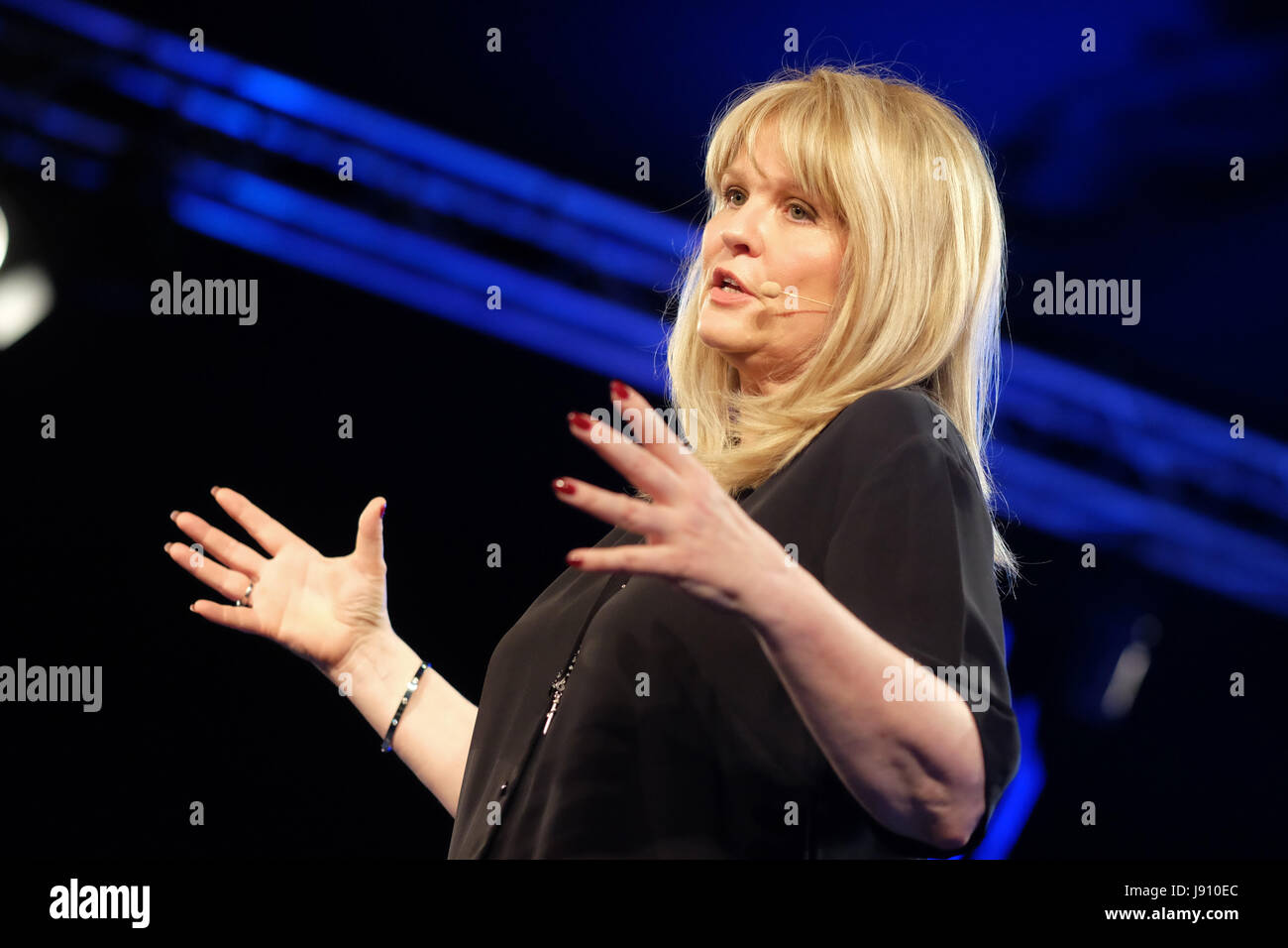 Hay Festival 2017 - Heu auf Wye, Wales, Großbritannien - Mai 2017 - Maria Aiken führender Experte in der Forensischen cyberpsychology auf der Bühne des Hay Festival sprechen über ihr Buch Die Cyber Wirkung - Credit: Steven Mai/Alamy leben Nachrichten Stockfoto