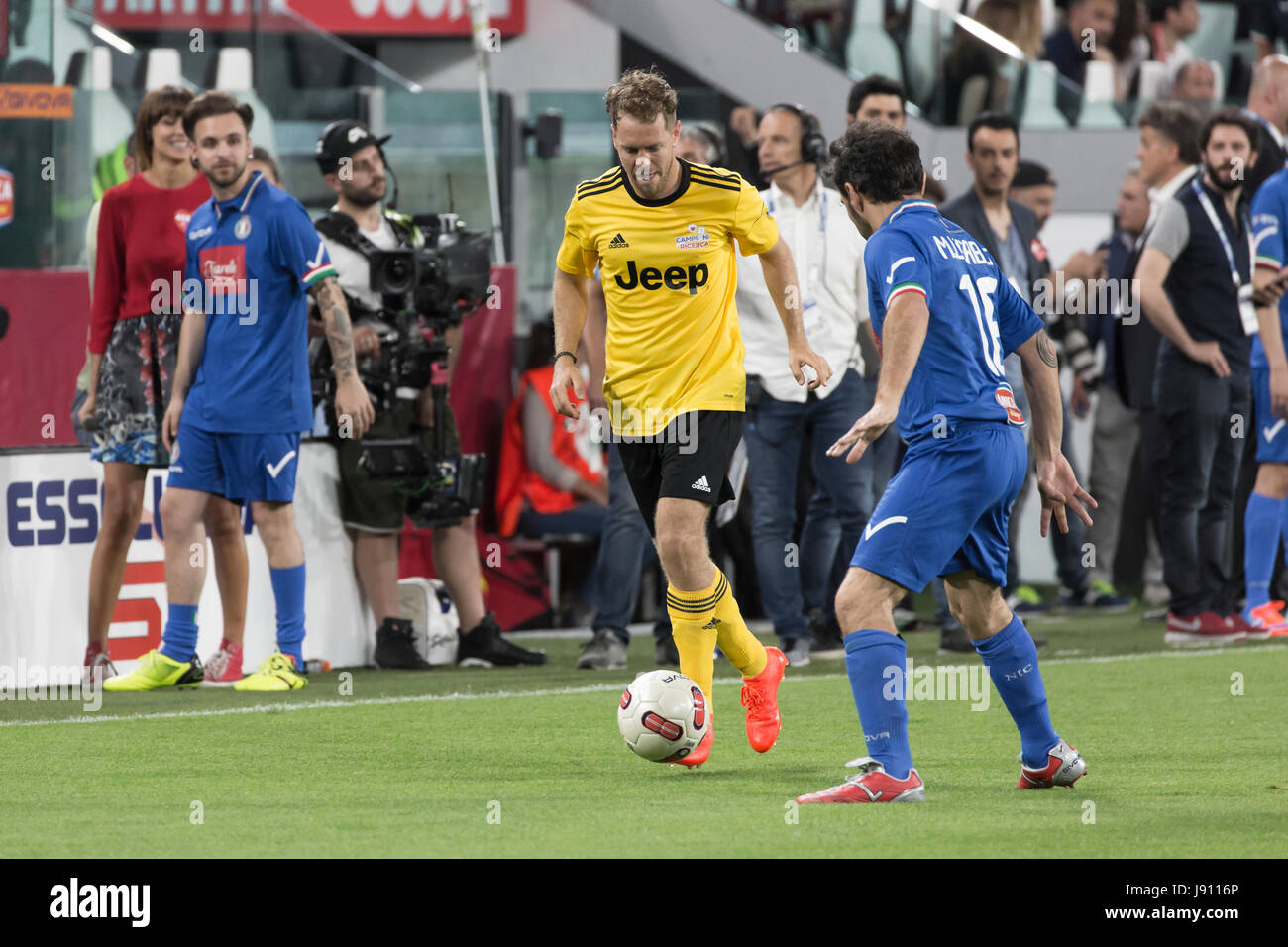 L'incasso della serata è stato donato al comitato paralimpico sammarinese. Partita Del Cuore 2017 . Turin Italien 30 Mai 2017 Fussball Charity Match La Partita Del Cuore 2017 Juventus Stadiun Turin Sanger National Football Team Vs Meister Der Fussball Nationalmannschaft Reasearch Sebastian Vettel Gelb Gegen Neri Marcora Blu Credit