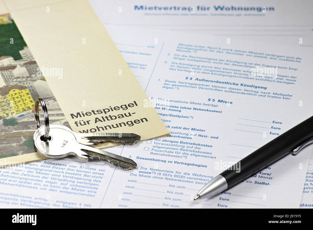 Deutsche Leasingvertrag mit Mietspiegel auf desktop Stockfoto