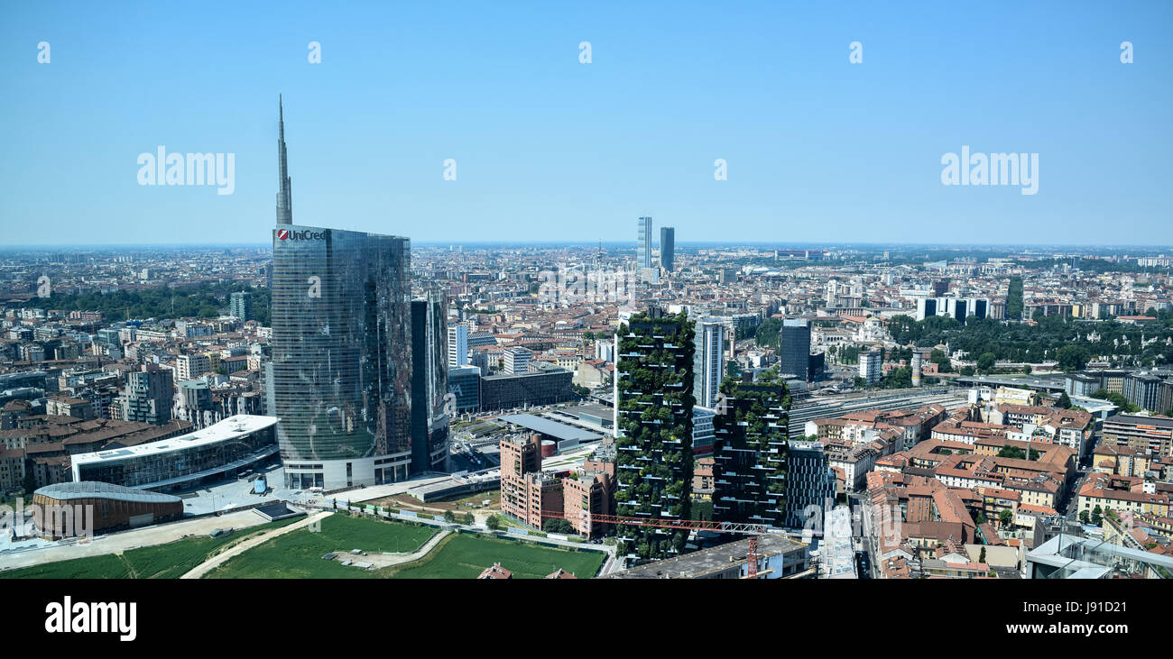 Mailand, Italien - 30. Mai 2017: Skyline der Stadt mit den neuen Wolkenkratzern einschließlich Bosco Verticale (vertikale Wald) von Boeri und die Unicredit Tower Stockfoto