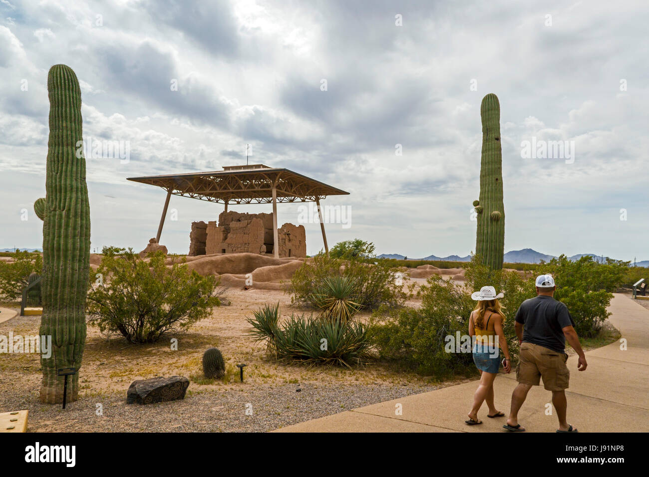 Coolidge, Arizona - Casa Grande Ruins National Monument. Das vierstöckige Gebäude hat sieben Jahrhunderte in der Sonora Wüste überlebt. Stockfoto