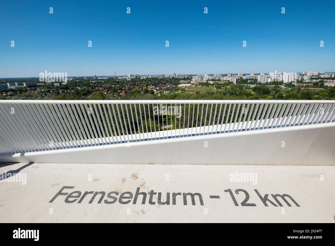 Blick vom Aussichtspunkt Wolkenhain IGA 2017 International Garden Festival (internationale Garten Ausstellung) in Berlin, Deutschland Stockfoto