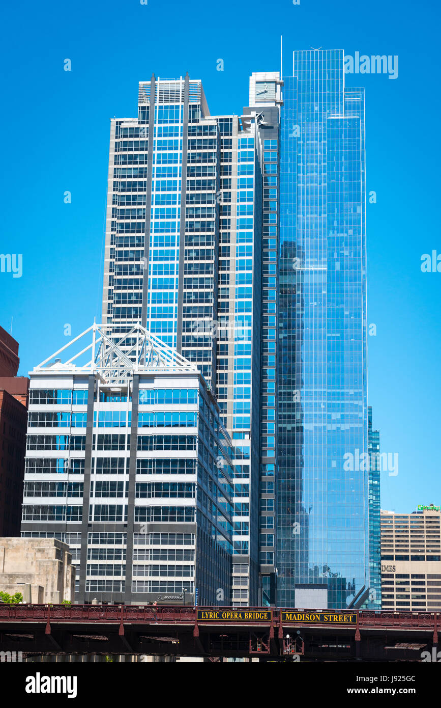 Chicago Illinois in der Nähe von West Side Boeing Welt HQ 150 North Riverside Drive Chicago Sun Times Gebäude Lyric Opera Bridge Madison Street Chicago River Stockfoto