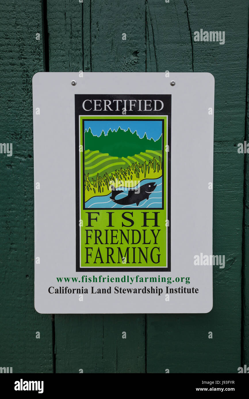 Zertifizierte Fisch Landwirtschaft Zeichen, Fisch Landwirtschaft, Lebensraum Restaurierung, Konservierung, Calistoga, Napa Valley, Kalifornien, USA Stockfoto