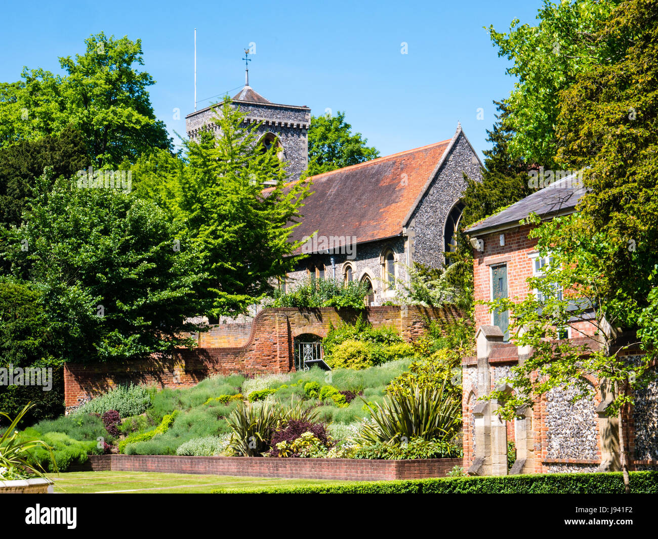 Pfarrkirche von Saint Peter of Caversham, Caversham Park Gardens, Caversham, Reading, England, Großbritannien, GB. Stockfoto