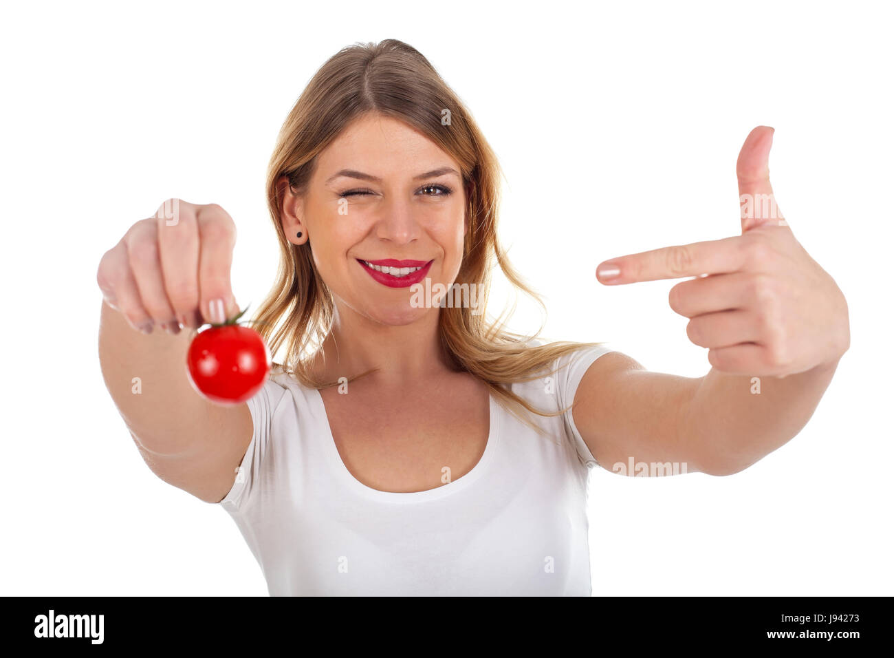 Bild von eine lustige junge Frau mit einer Kirsche Tomate Stockfoto