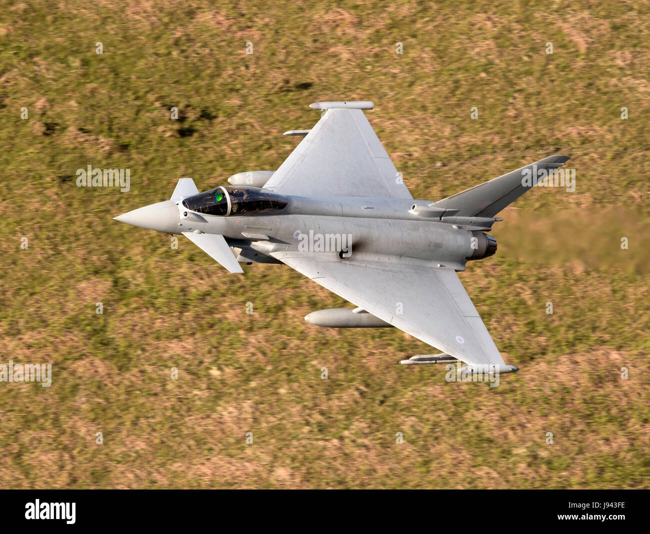 RAF Eurofighter (Typhoon) fliegen niedrig Stockfoto