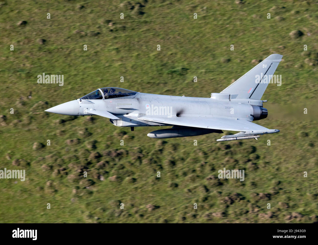 RAF Eurofighter (Typhoon) fliegen niedrig Stockfoto