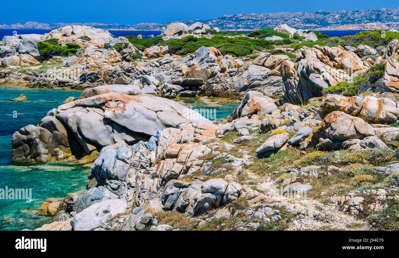 Sardinien Insellandschaft mit Granit Felsen und Azure farbig Buchten in Porto Pollo Stockfoto