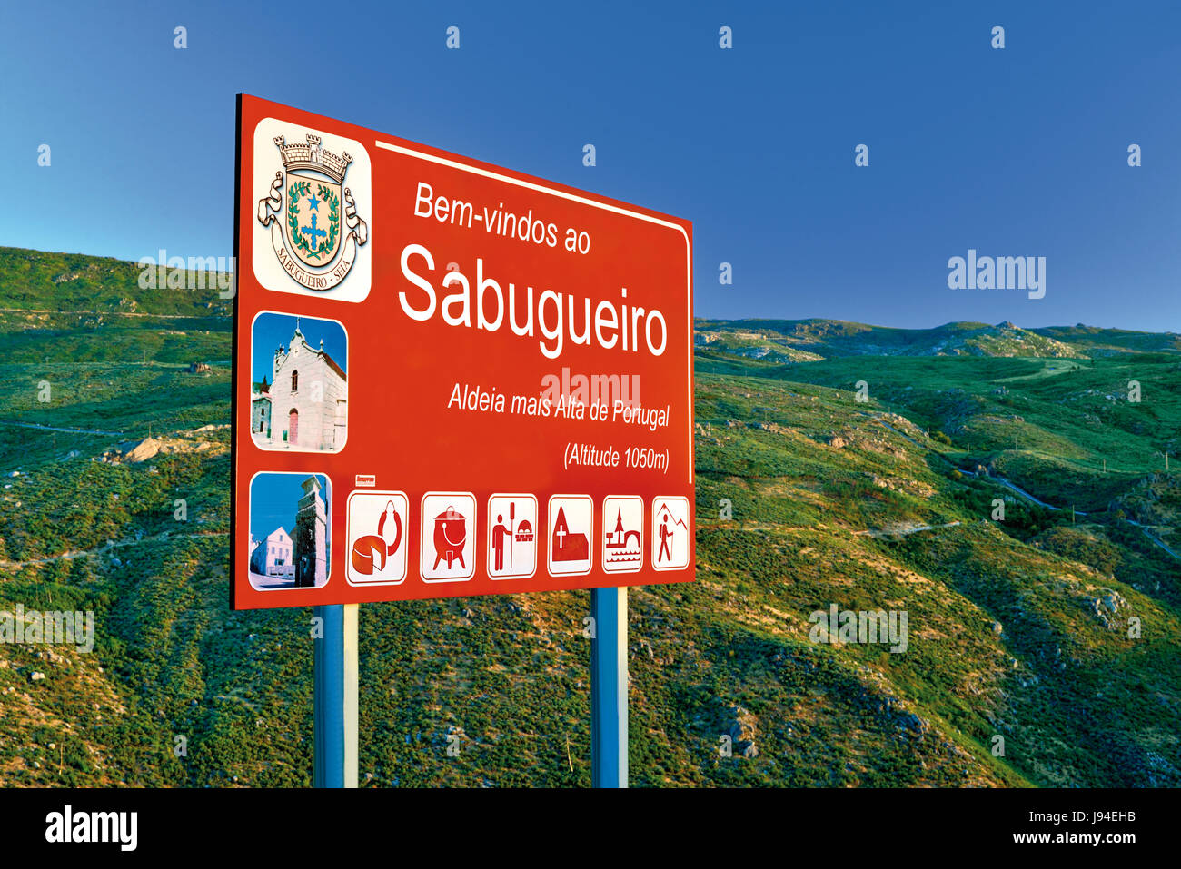Straße Zeichen der Sabugueiro, höchste Dorf von Portugal Stockfoto