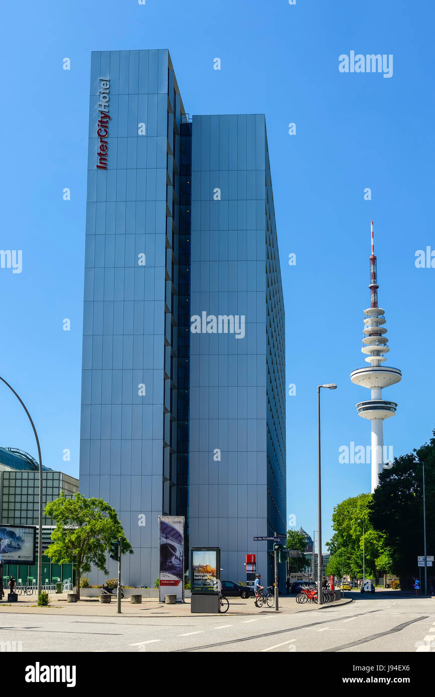 Messehallen, InterCity Hotel und TV tower in Hamburg, Deutschland Stockfoto