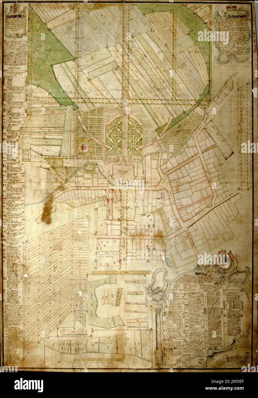 Der 1758 gegründete *Schwetzinger Schlossgarten* ist ein historischer Garten, der für sein barockes Design und seine architektonischen Elemente bekannt ist. Dieser Plan aus dem Jahr 1758 zeigt das detaillierte Layout des Gartens mit Springbrunnen, Wegen und Skulpturen. Stockfoto