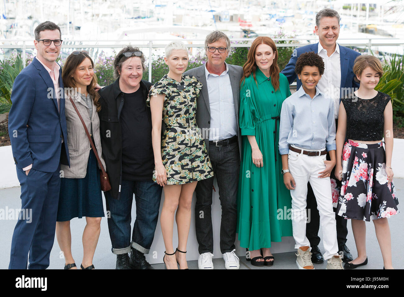 CANNES, Frankreich - Mai 18: (L-R) Drehbuchautor Brian Selznick, Produzent Pamela Koffler, Produzentin Christine Vachon, Schauspielerin Michelle William, Regisseur Todd Haynes, Schauspielerin Julianne Moore Schauspieler Jaden Michael, John Sloss und Schauspielerin Millicent Simmonds besuchen Vorstandskollegen "Fototermin während des 70. jährlichen Cannes Film Festival im Palais des Festivals am 18. Mai 2017 in Cannes, Frankreich. Laurent Koffel/Alamy Live-Nachrichten Stockfoto