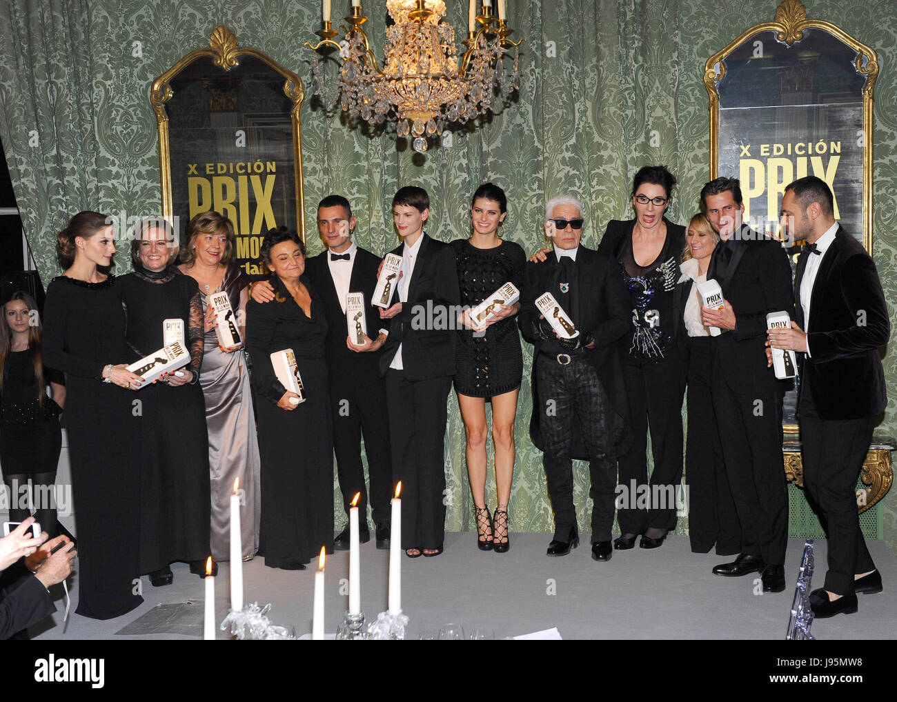 Designer David Delfin mit Elena Benarroch, Karl Lagerfeld, Olivia Palermo, Saskia de Brauw und Mark Vanderloo und Youce Nabi während Awards Marie Claire 2012 David Delfin, eines der wichtigsten spanischen Designer starb am Samstag an einem Krebs. Auch im Januar dieses Jahres starb sein Freund und muse Bimba Bose. Stockfoto