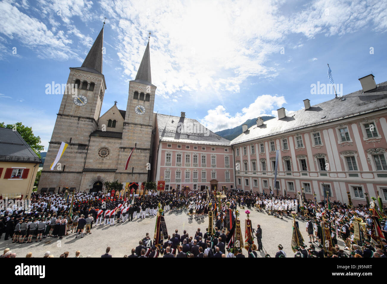 Berchtesgaden, Deutschland. 5. Juni 2017. Ein Festival Prozession in Berchtesgaden, Deutschland, 5. Juni 2017. Die bayerische Stadt feiert mir dem 500. Jahrestag der Eröffnung von Salz im Jahre 1517. Die Mine, die von Augustiner Chorherren gegründet wurde, ist seitdem im Dauereinsatz gewesen. Foto: Matthias Balk/Dpa/Alamy Live News Stockfoto